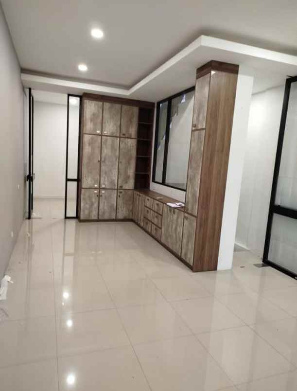 dijual rumah dharmahusada indah