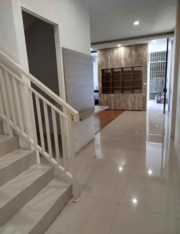 dijual rumah dharmahusada indah