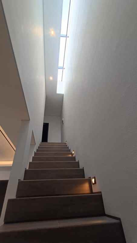 dijual rumah dharmahusada mas