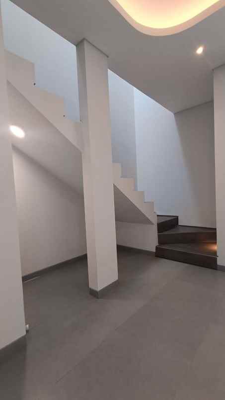 dijual rumah dharmahusada mas