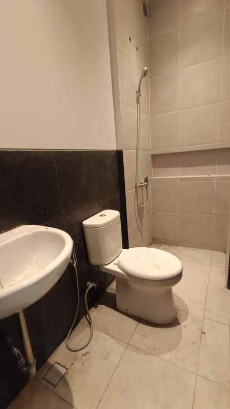 dijual rumah dharmahusada mas