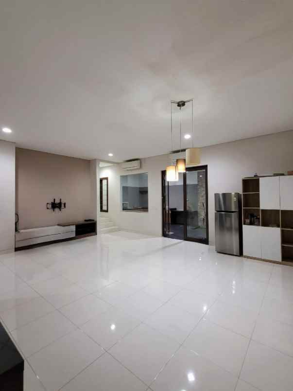 dijual rumah di foresta foglio bsd