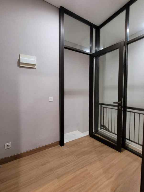 dijual rumah di foresta foglio bsd