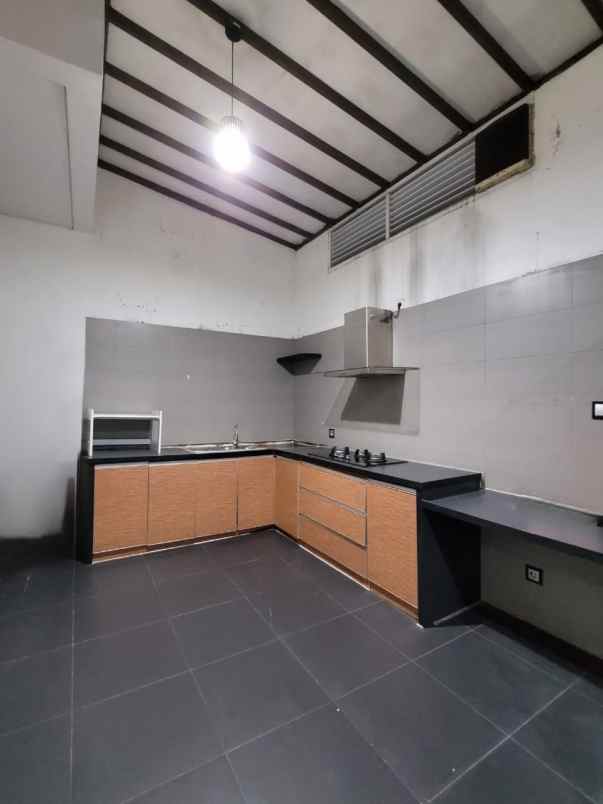 dijual rumah di foresta foglio bsd