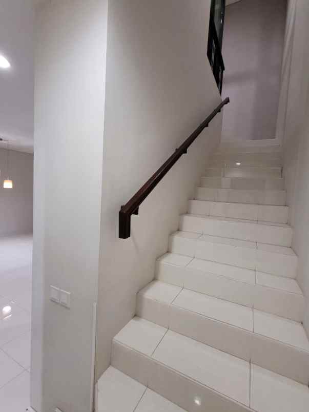 dijual rumah di foresta foglio bsd