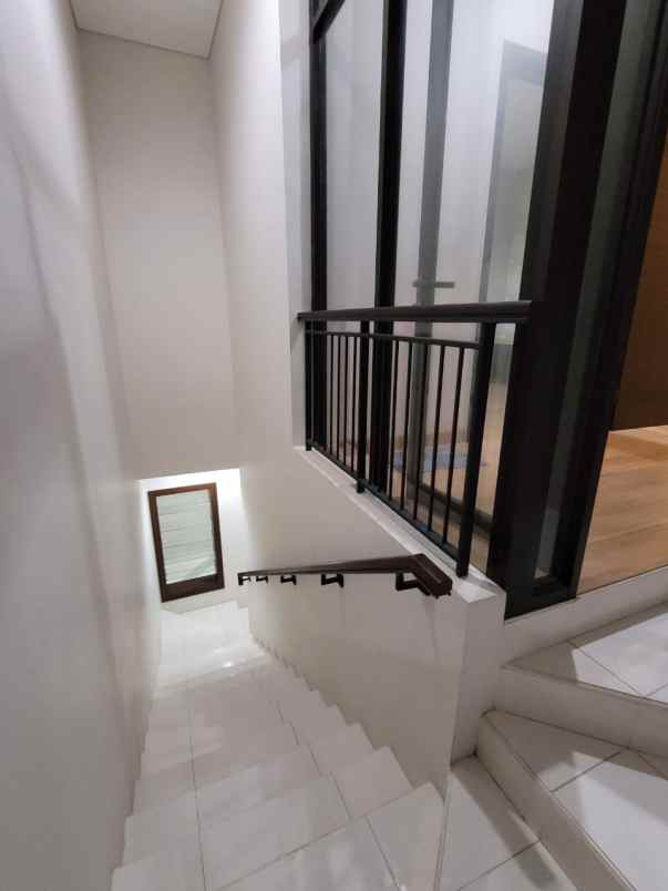 dijual rumah di foresta foglio bsd