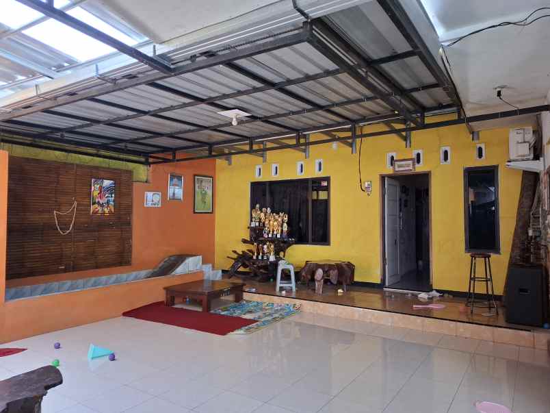 dijual rumah di kelurahan gebang jl kaca piring jember