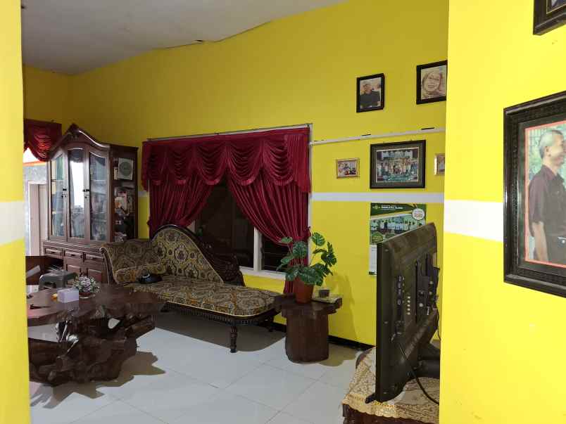 dijual rumah di kelurahan gebang jl kaca piring jember