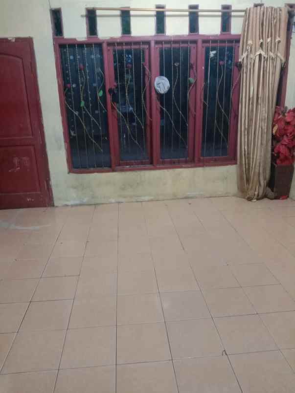 dijual rumah di megaregency blok h 10 no 8