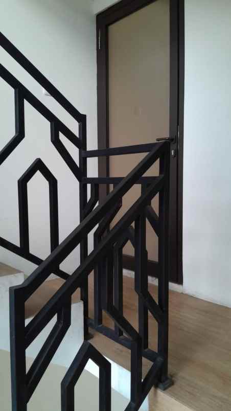 dijual rumah di perumahan dki pondok kelapa