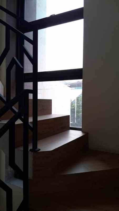 dijual rumah di perumahan dki pondok kelapa