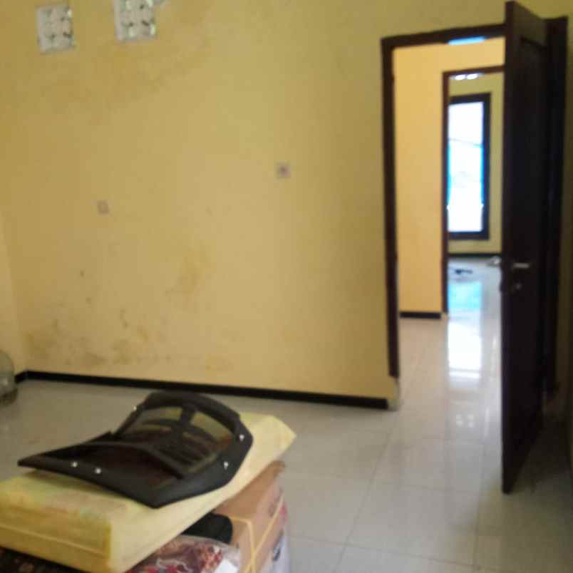 dijual rumah di perumahan graha kota blok p1 03 kediri