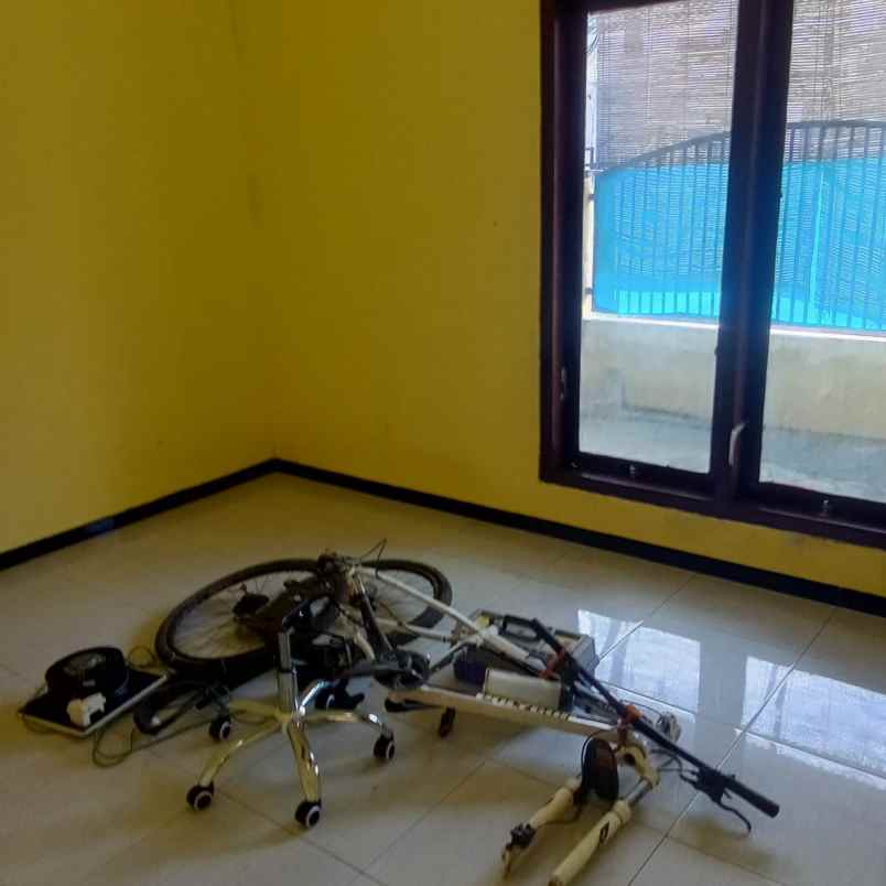 dijual rumah di perumahan graha kota blok p1 03 kediri