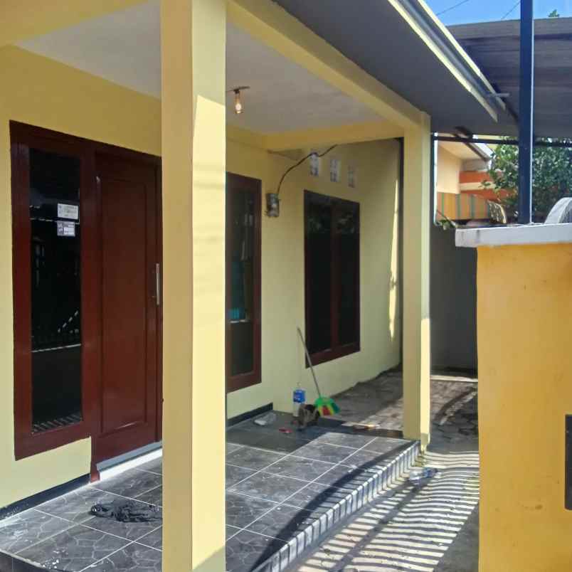 dijual rumah di perumahan graha kota blok p1 03 kediri