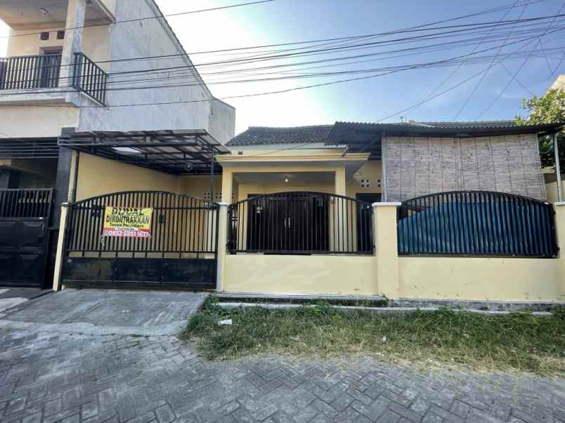 dijual rumah di perumahan graha kota blok p1 03 kediri