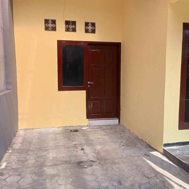 dijual rumah di perumahan graha kota blok p1 03 kediri