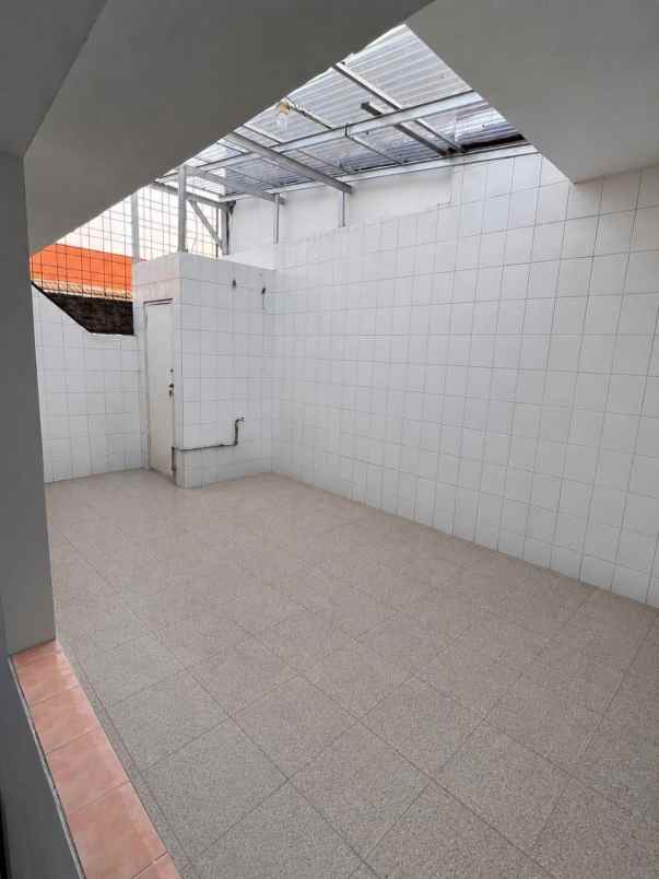 dijual rumah di perumahan nginden intan timur