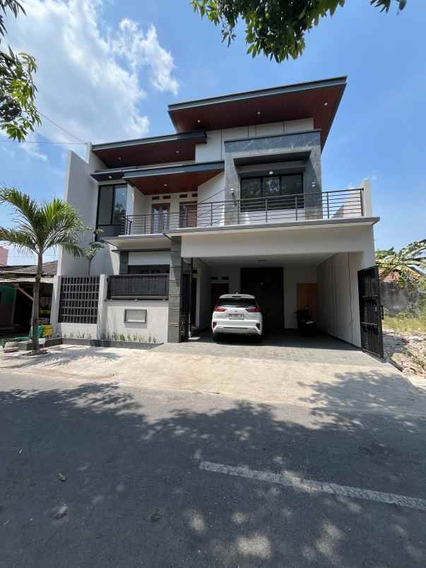 dijual rumah di sumber solo
