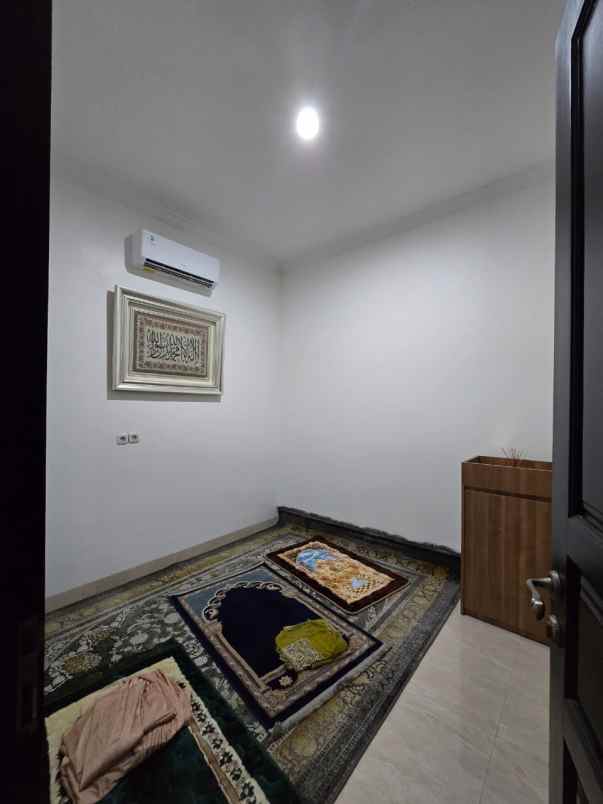 dijual rumah duren sawit