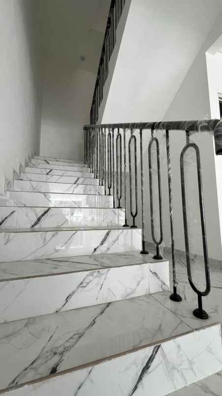 dijual rumah familia urban pedurenan