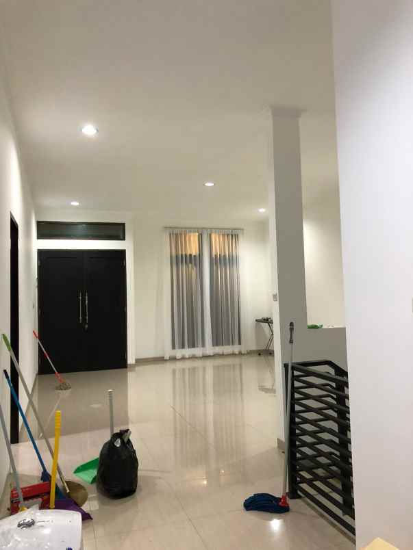 dijual rumah gading griya residence