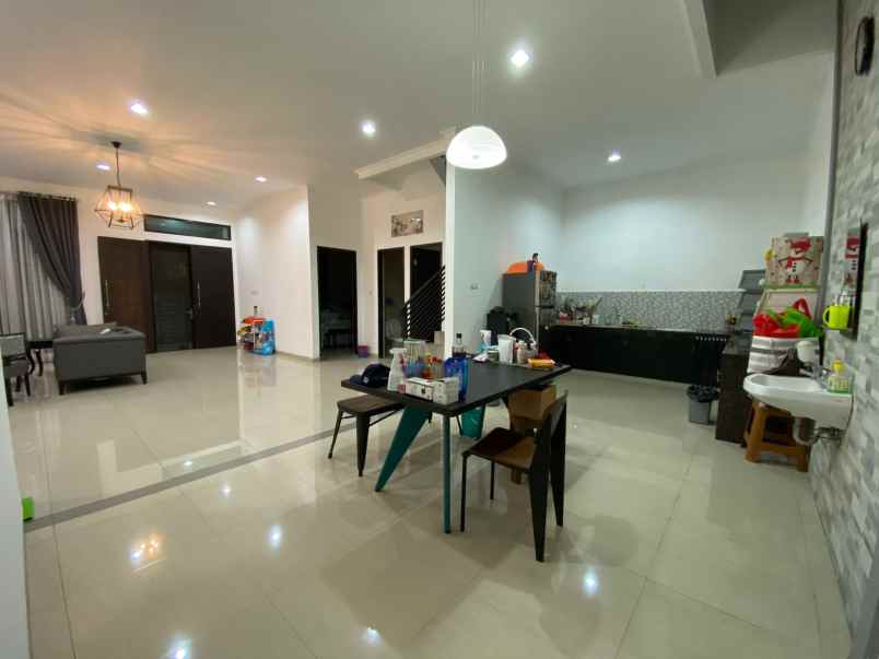 dijual rumah gading griya residence