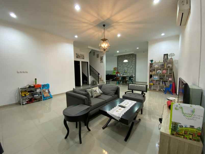 dijual rumah gading griya residence