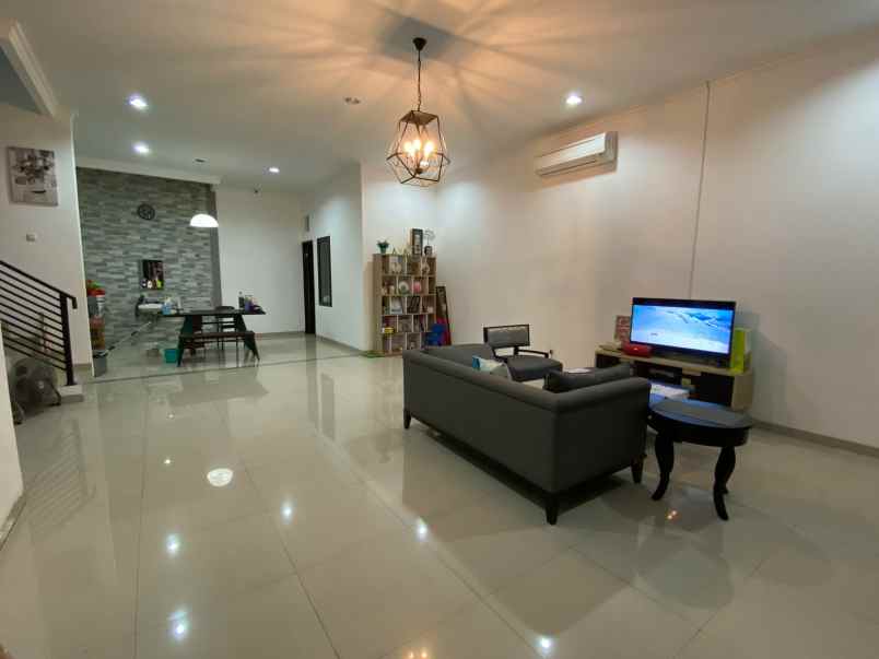 dijual rumah gading griya residence