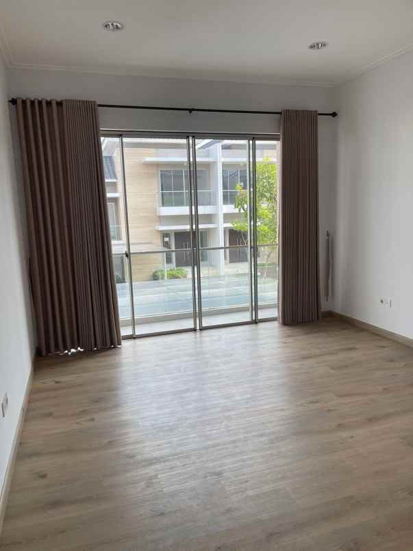 dijual rumah golf island pik