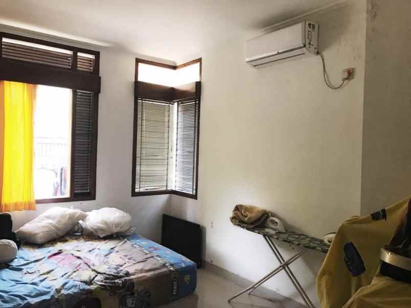 dijual rumah graha candi golf