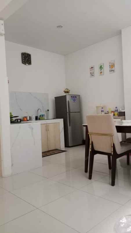 dijual rumah graha natura