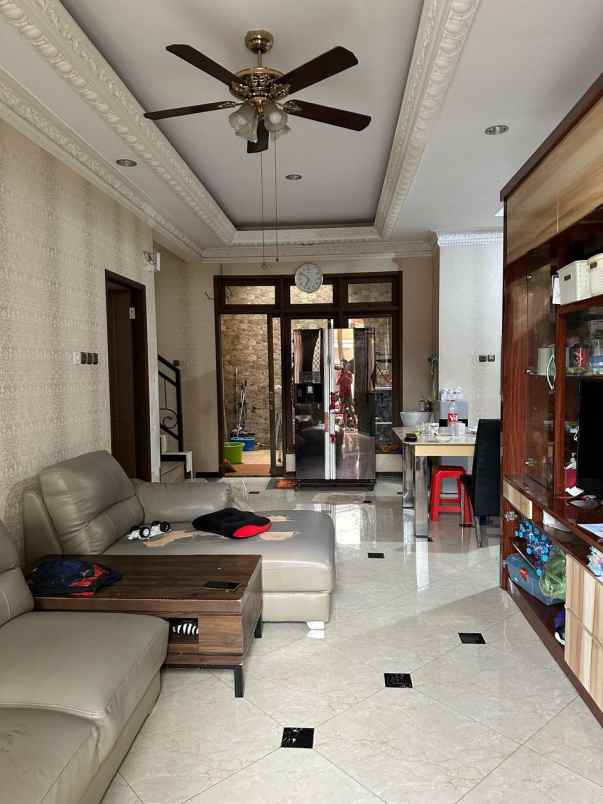 dijual rumah graha sampurna indah wiyung