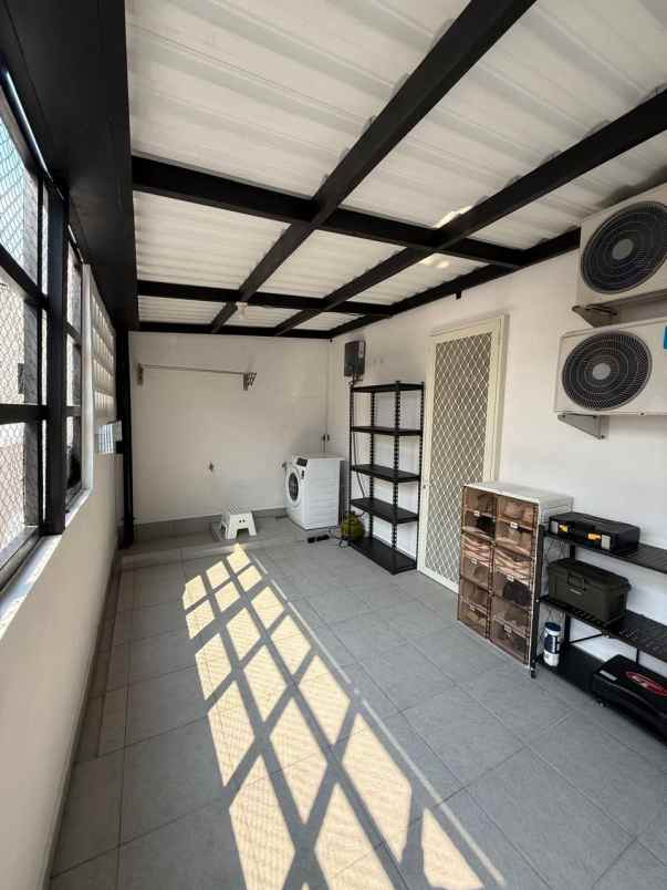 dijual rumah green mansion regency