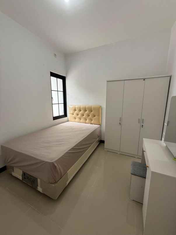 dijual rumah green mansion regency