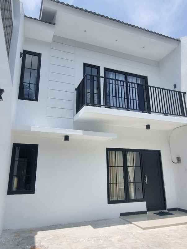 dijual rumah green mansion regency