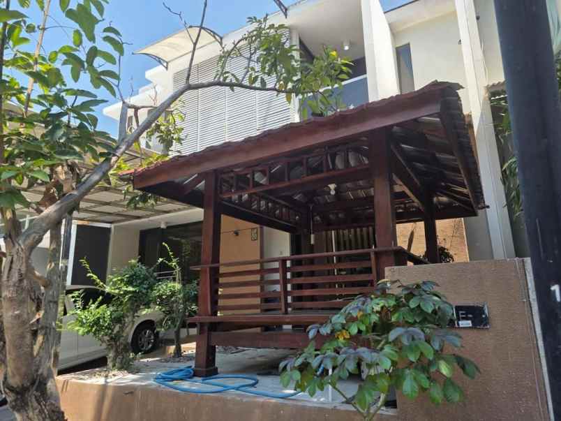 dijual rumah greenwood citraland