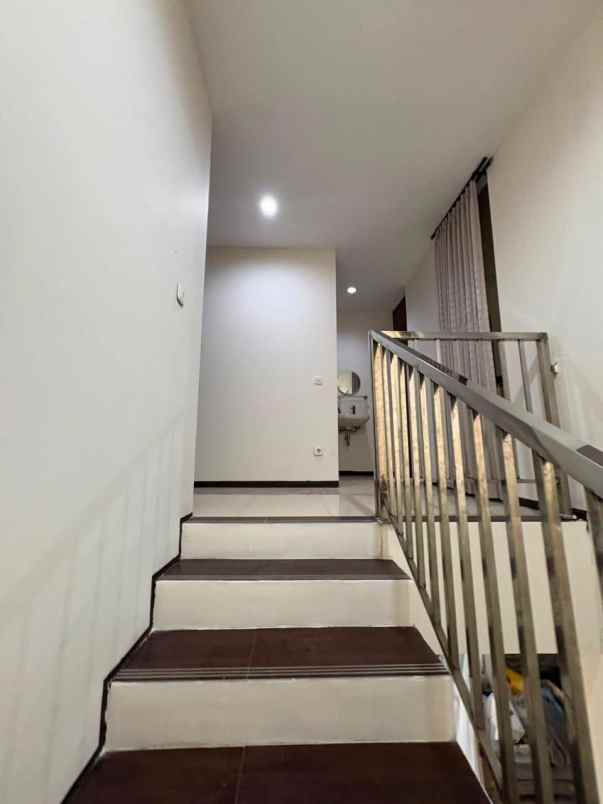 dijual rumah greenwood citraland