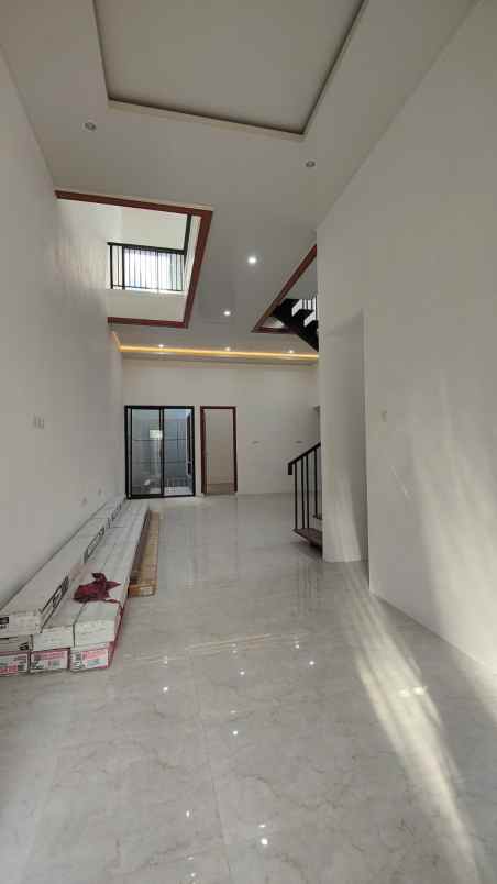 dijual rumah griya kebraon