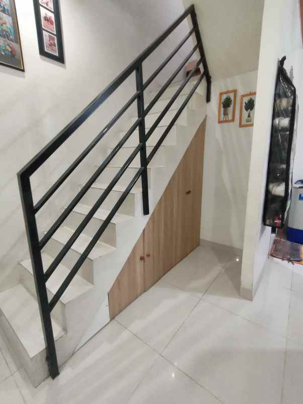 dijual rumah griya kenanga cipondoh