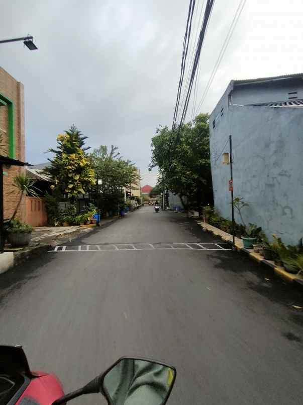 dijual rumah griya kenanga cipondoh