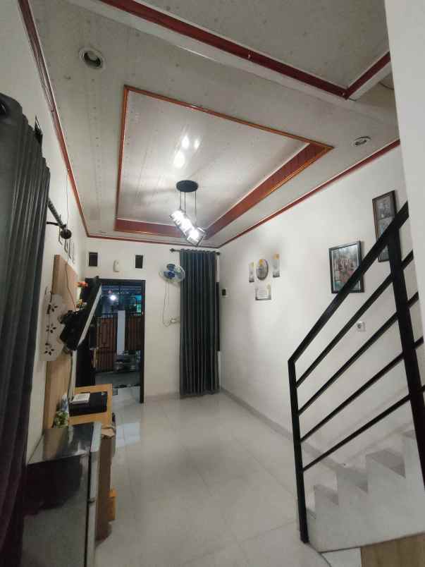 dijual rumah griya kenanga cipondoh