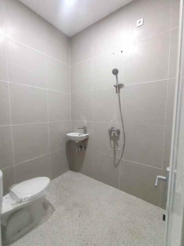 dijual rumah harapan indah