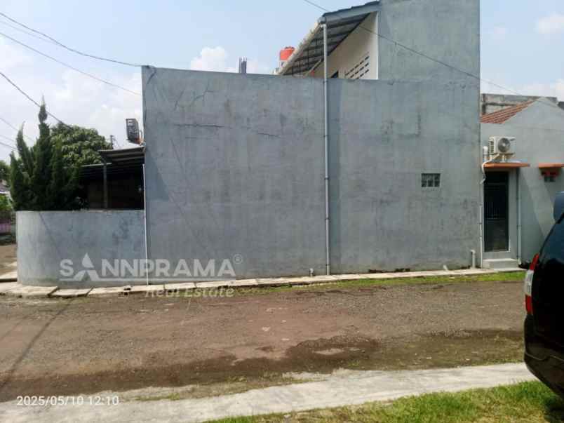 dijual rumah hook 1 5 lantai di griya melati mas gdc