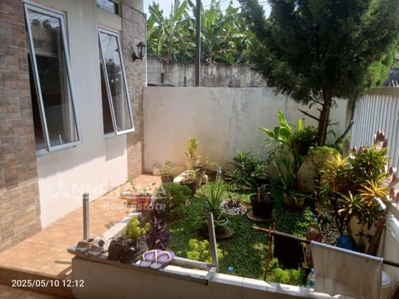 dijual rumah hook 1 5 lantai di griya melati mas gdc