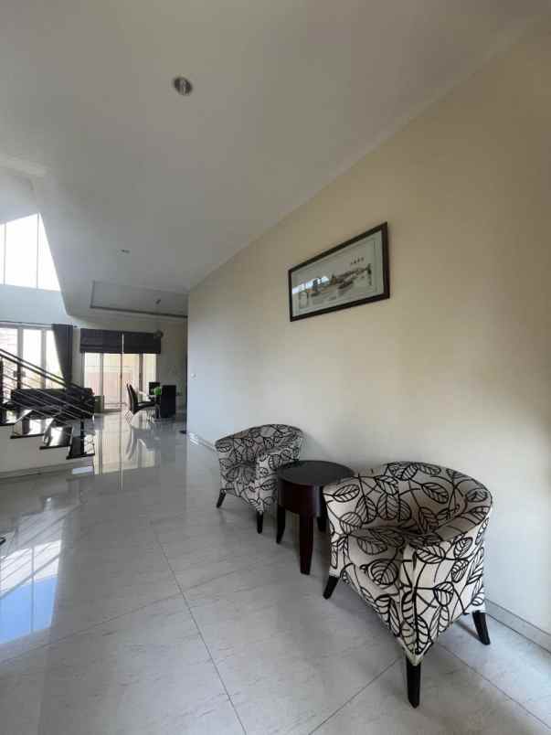dijual rumah hook taman pondok indah wiyung surabaya