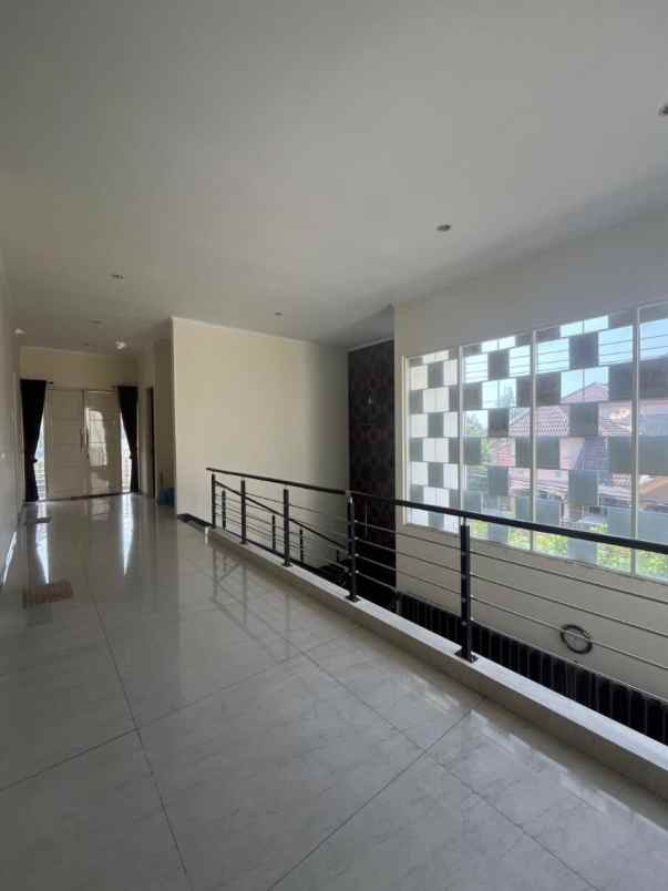 dijual rumah hook taman pondok indah wiyung surabaya