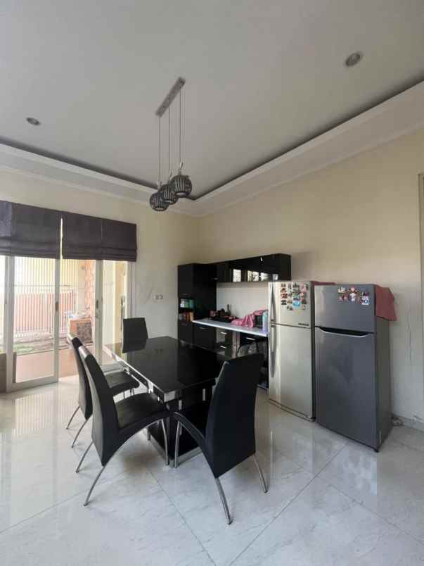 dijual rumah hook taman pondok indah wiyung surabaya