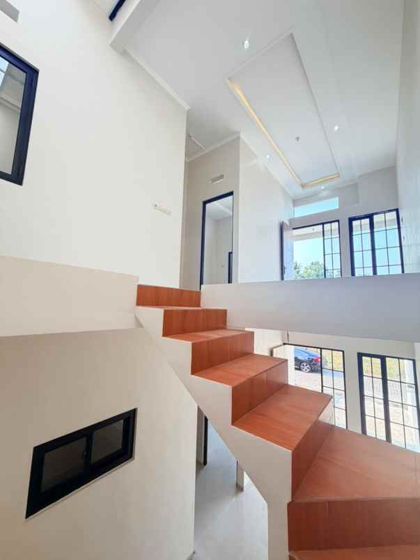 dijual rumah istana bandara pakis malang