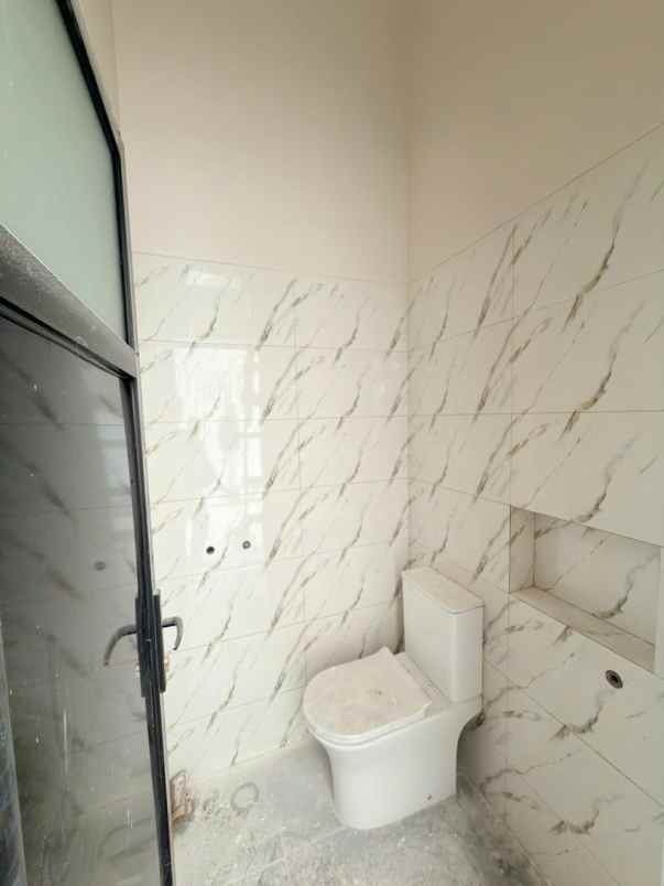 dijual rumah istana bandara pakis malang