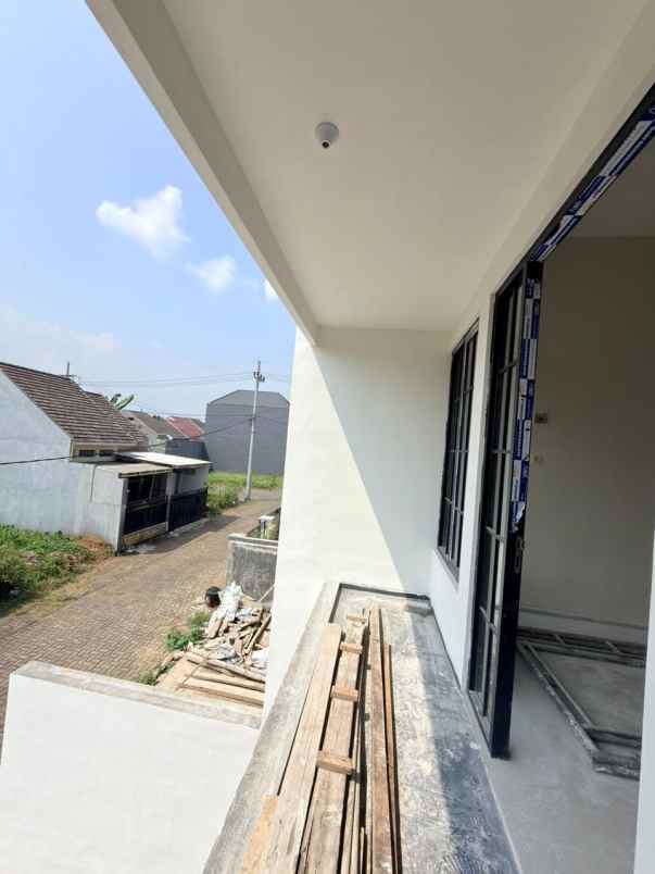 dijual rumah istana bandara pakis malang